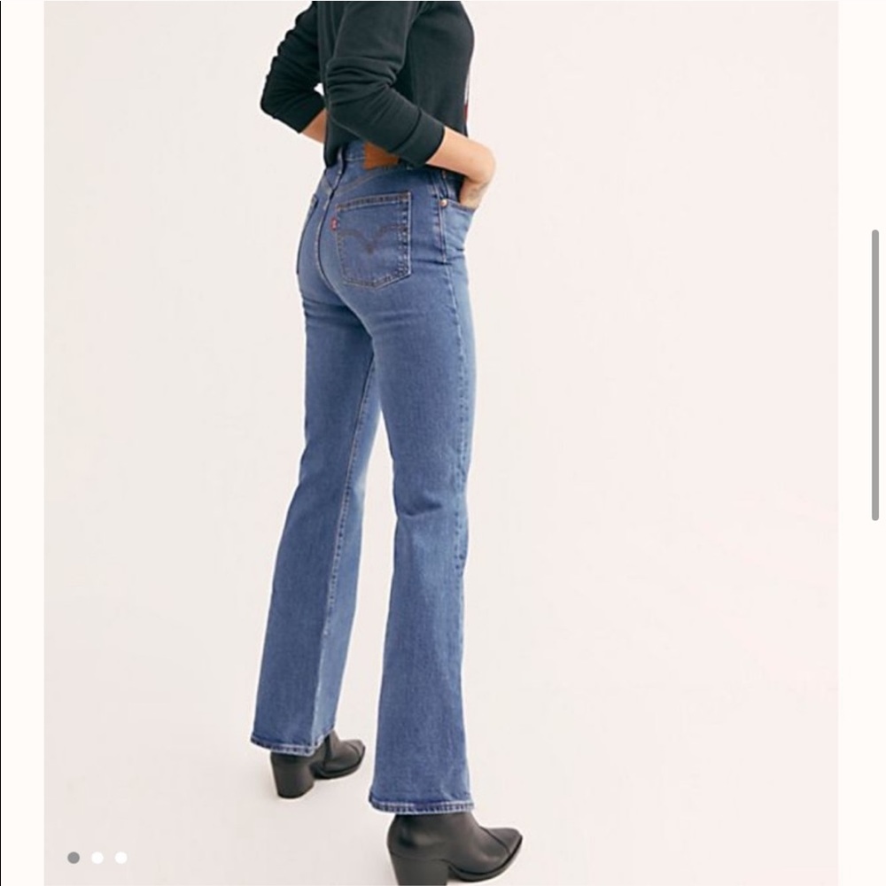 RESTOCK Levi’s Ribcage Flare Jean in Jive Song - Picture 5 of 7